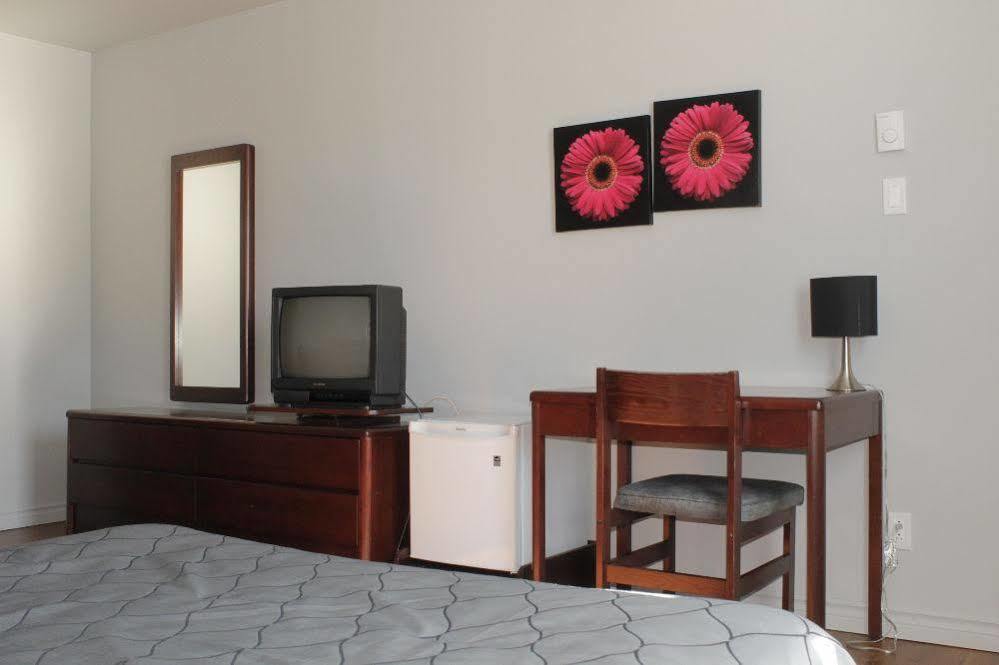 Motel Le Rond Point Metabetchouan Dış mekan fotoğraf