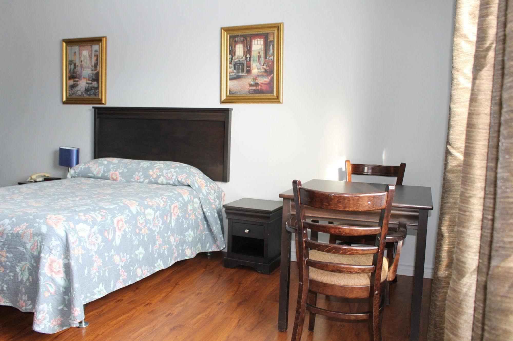 Motel Le Rond Point Metabetchouan Dış mekan fotoğraf