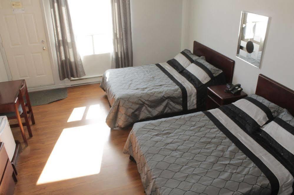 Motel Le Rond Point Metabetchouan Dış mekan fotoğraf