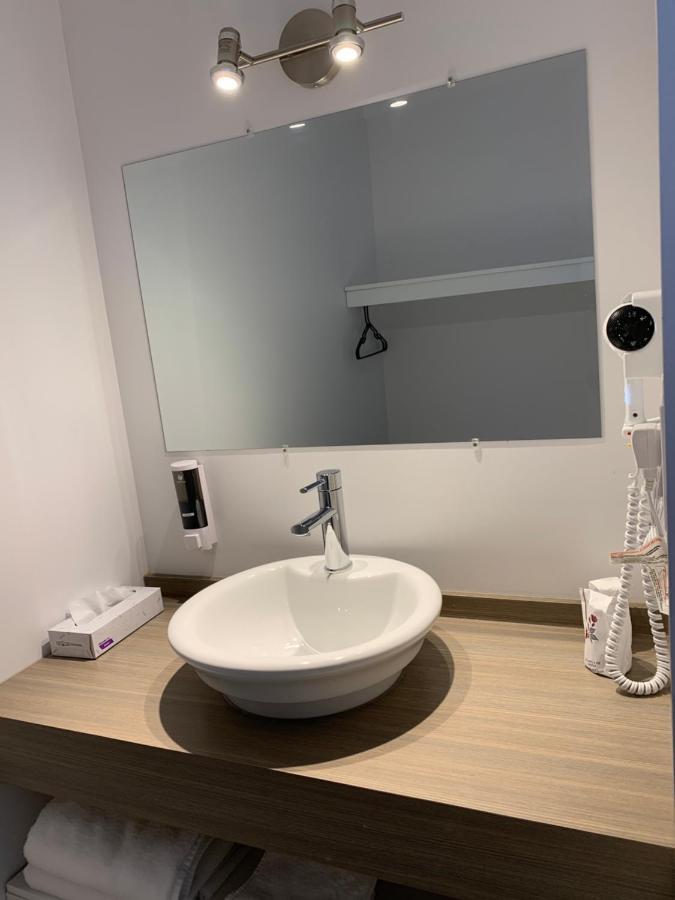 Motel Le Rond Point Metabetchouan Dış mekan fotoğraf