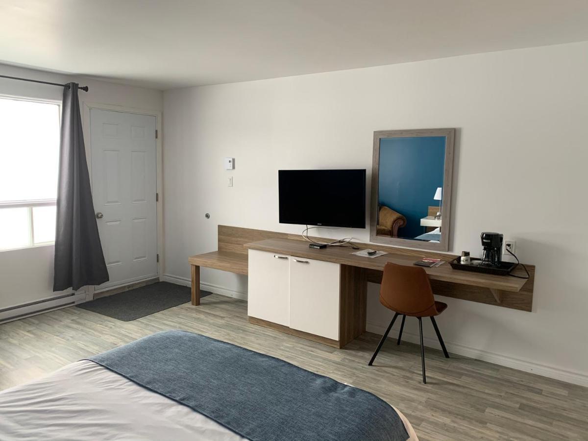 Motel Le Rond Point Metabetchouan Dış mekan fotoğraf