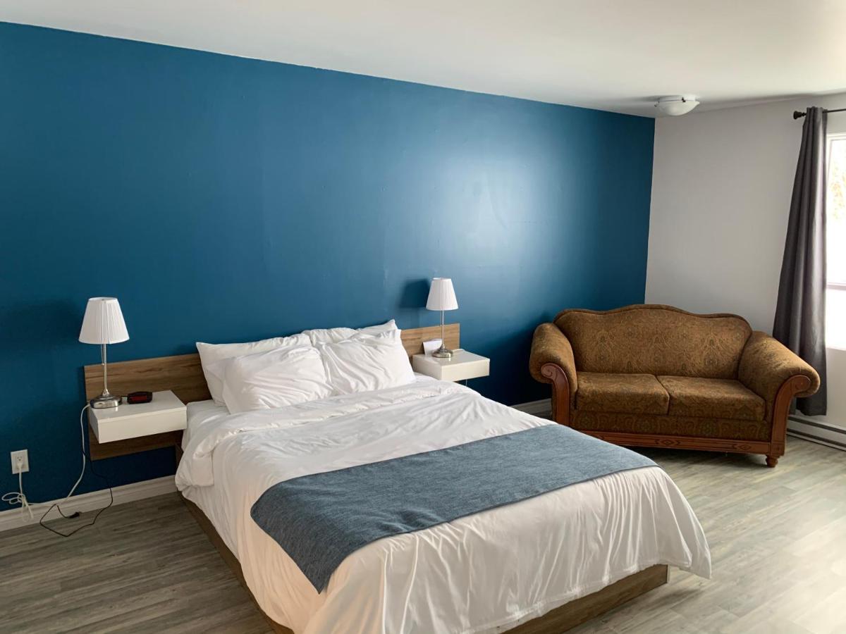 Motel Le Rond Point Metabetchouan Dış mekan fotoğraf